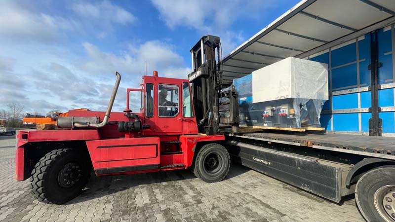 Hi5-SEA LOGISTICS (Poland) executes Dual Transshipment of Injection Moulding Machines and Steel Coils